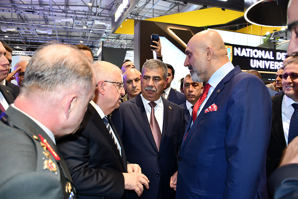 Həsənovla Gülər "ADEX 2026" sərgisində - FOTOLAR 2 12e8cf045146d697428ed33e03d5a331
