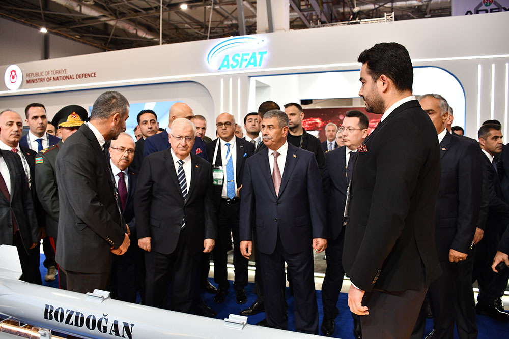 Həsənovla Gülər "ADEX 2026" sərgisində - FOTOLAR 9 8f8bb8772b3a2a8c3f0245bc04c5b404