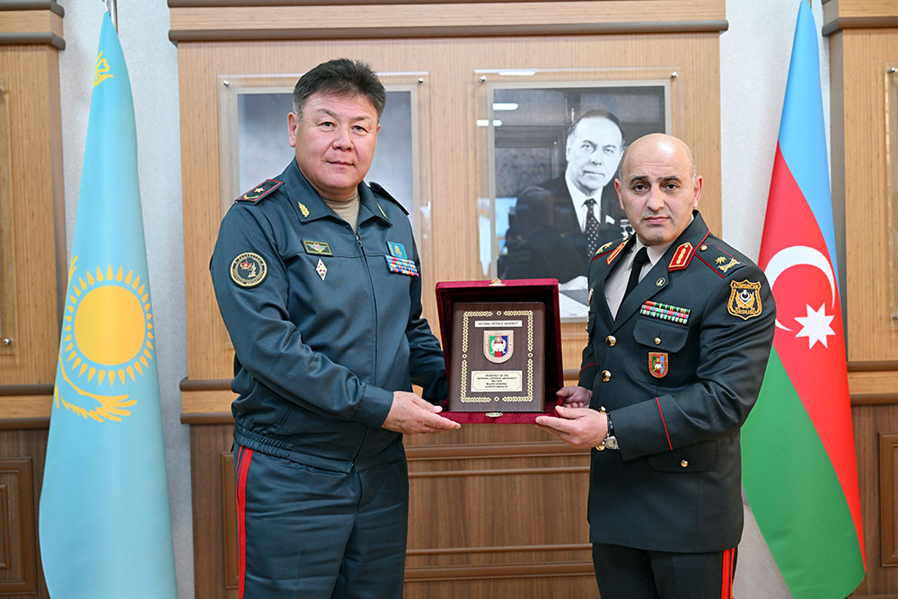 Qazaxıstan generalı Azərbaycanda - FOTOLAR 4 b7a6597ea0cf999487b7585c804e2697