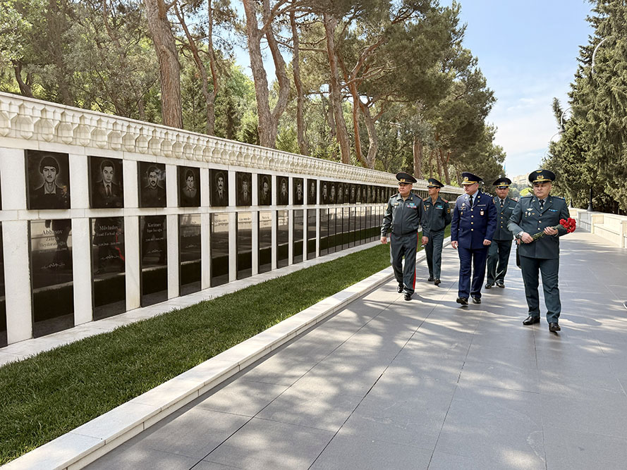 Qazaxıstan generalı Azərbaycanda - FOTOLAR 2 c939e99a323c45c9cc5caf695fab30c0